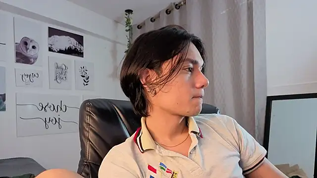 Snapshot of davoxer chatting on 12-18-25, 03:01 davoxer online show from 12-18-25, 03:01