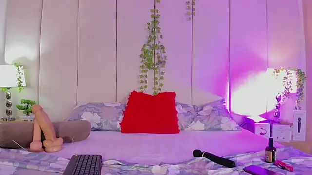 mia rousse25 online show from 04-19-26, 06:10