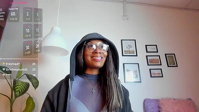 Snapshot of Coco_joness chatting on 10-11-25, 01:49 Coco joness online show from 10-11-25, 01:49