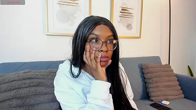 Snapshot of Coco_joness chatting on 11-06-25, 02:40 Coco joness online show from 11-06-25, 02:40