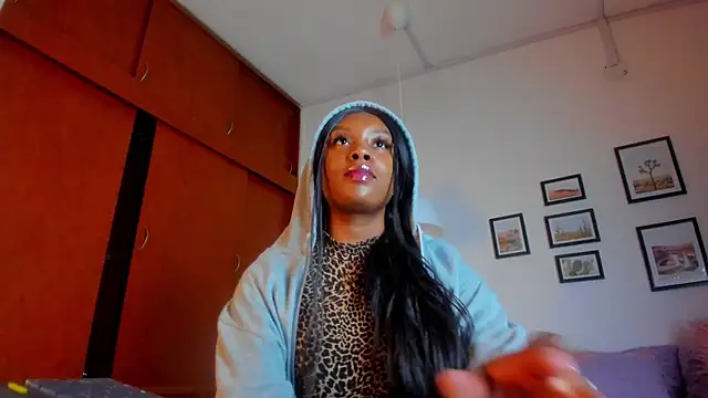 Snapshot of Coco_joness chatting on 11-12-25, 07:46 Coco joness online show from 11-12-25, 07:46