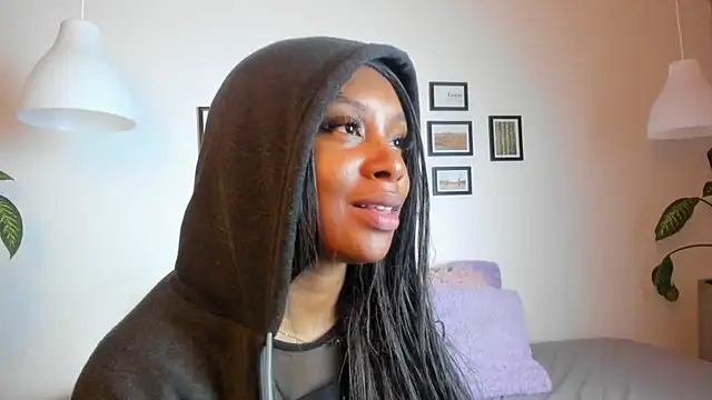 Snapshot of Coco_joness chatting on 11-20-25, 08:08 Coco joness online show from 11-20-25, 08:08