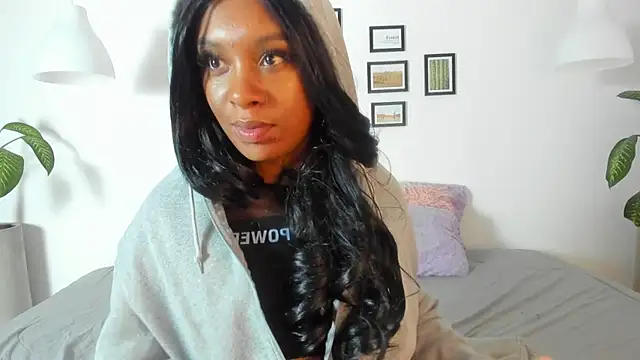 Snapshot of Coco_joness chatting on 12-13-25, 08:25 Coco joness online show from 12-13-25, 08:25