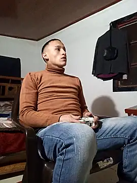 Snapshot of Masterblue_hot chatting on 10-24-25, 02:19 Masterblue hot online show from 10-24-25, 02:19