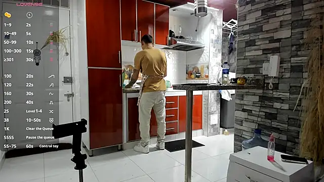 Snapshot of Masterblue_hot chatting on 11-11-25, 08:20 Masterblue hot online show from 11-11-25, 08:20