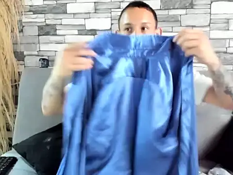 Snapshot of Masterblue_hot chatting on 11-15-25, 08:38 Masterblue hot online show from 11-15-25, 08:38