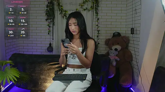 ashley winhouse online show from 09-20-25, 02:01