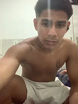 Snapshot of Novindot23cm chatting on 06-18-26, 01:28 Novindot23cm online show from 06-18-26, 01:28