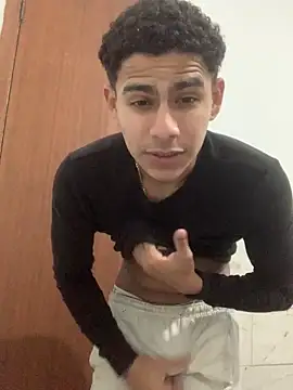 Snapshot of Novindot23cm chatting on 06-28-26, 03:23 Novindot23cm online show from 06-28-26, 03:23