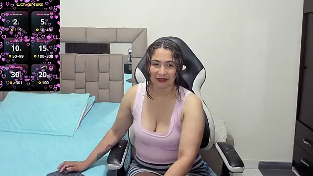 Snapshot of gabrielaponce11 chatting on 05-06-26, 02:44 gabrielaponce11 online show from 05-06-26, 02:44
