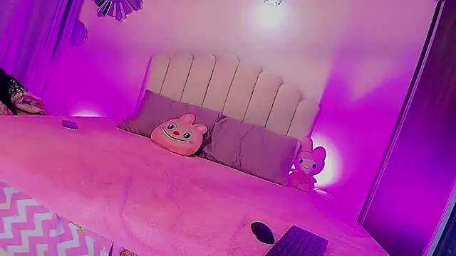 Snapshot of Eboney_Hott chatting on 11-10-25, 04:00 Eboney Hott online show from 11-10-25, 04:00