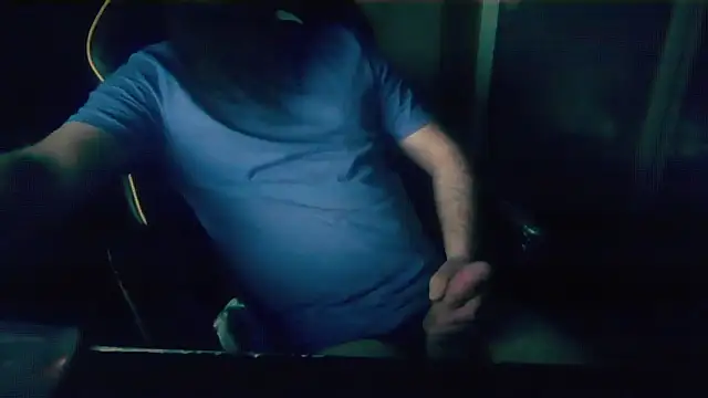 Snapshot of LondonMan1988 chatting on 01-15-26, 04:50 LondonMan1988 online show from 01-15-26, 04:50