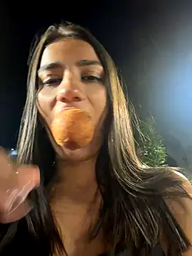 Snapshot of -juicy_ chatting on 11-15-25, 11:10 -juicy online show from 11-15-25, 11:10