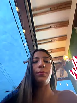 Snapshot of -juicy_ chatting on 11-16-25, 10:37 -juicy online show from 11-16-25, 10:37