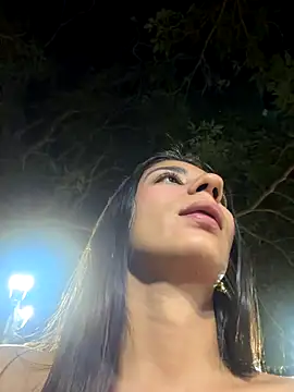 Snapshot of -juicy_ chatting on 11-27-25, 01:18 -juicy online show from 11-27-25, 01:18