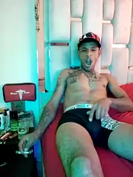 Snapshot of Negroking1130 chatting on 12-21-25, 04:25 Negroking1130 online show from 12-21-25, 04:25