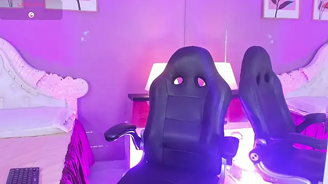 Snapshot of Bela_Jones chatting on 10-25-25, 03:25 Bela Jones online show from 10-25-25, 03:25