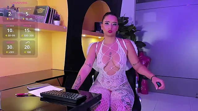 Snapshot of Bela_Jones chatting on 11-09-25, 04:11 Bela Jones online show from 11-09-25, 04:11