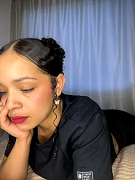 Snapshot of Yasmin777_ chatting on 10-24-25, 10:28 Yasmin777 online show from 10-24-25, 10:28