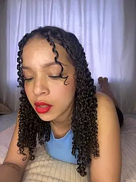 Snapshot of Yasmin777_ chatting on 11-10-25, 09:25 Yasmin777 online show from 11-10-25, 09:25