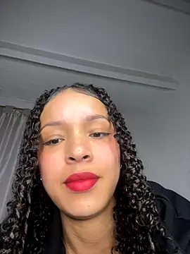 Snapshot of Yasmin777_ chatting on 11-21-25, 10:52 Yasmin777 online show from 11-21-25, 10:52