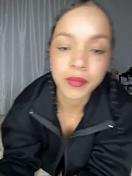 Snapshot of Yasmin777_ chatting on 11-25-25, 12:10 Yasmin777 online show from 11-25-25, 12:10