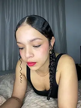 Snapshot of Yasmin777_ chatting on 11-26-25, 11:28 Yasmin777 online show from 11-26-25, 11:28