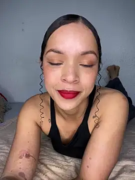 Snapshot of Yasmin777_ chatting on 12-14-25, 10:58 Yasmin777 online show from 12-14-25, 10:58