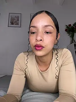 Snapshot of Yasmin777_ chatting on 07-20-26, 09:28 Yasmin777 online show from 07-20-26, 09:28