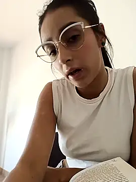 Snapshot of CandyFoxter_ chatting on 09-22-25, 01:02 CandyFoxter  online show from 09-22-25, 01:02