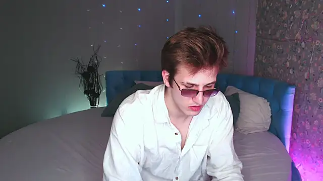 Snapshot of KiskaKurt chatting on 09-20-25, 09:16 KiskaKurt online show from 09-20-25, 09:16