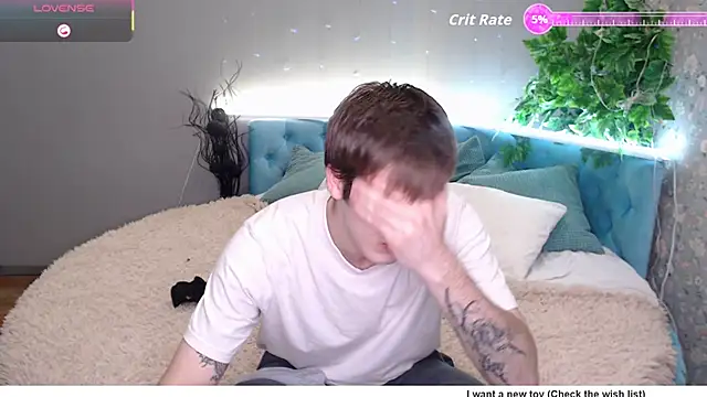 Snapshot of KiskaKurt chatting on 09-24-25, 08:12 KiskaKurt online show from 09-24-25, 08:12