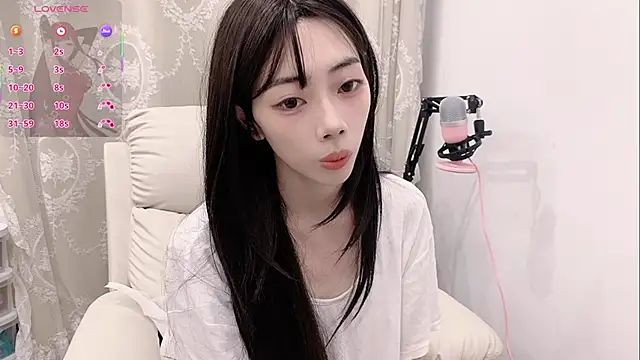 Snapshot of tuantuanle chatting on 02-05-26, 02:33 tuantuanle online show from 02-05-26, 02:33