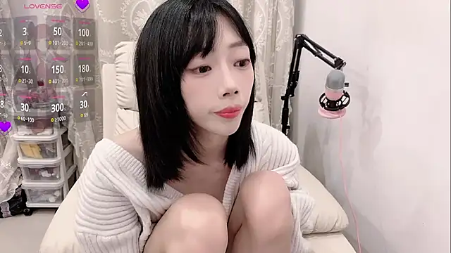 Snapshot of tuantuanle chatting on 03-12-26, 03:07 tuantuanle online show from 03-12-26, 03:07