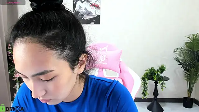 FlirtyAura online show from 10-23-25, 02:44