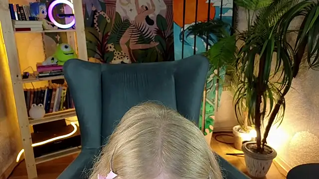 BarbieRichy online show from 09-18-25, 05:20