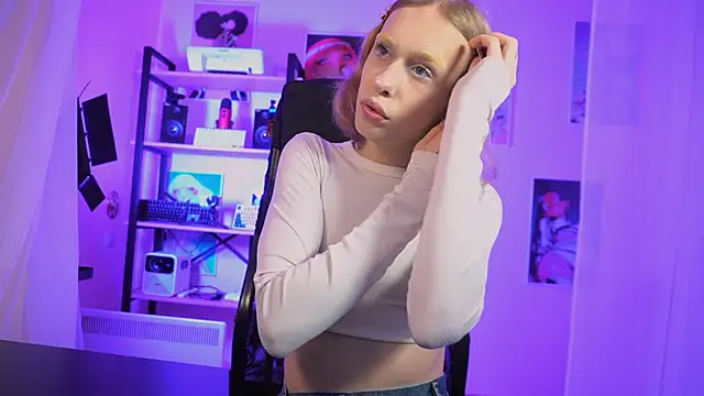 BarbieRichy online show from 10-18-25, 05:21