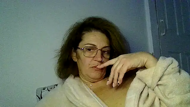 Snapshot of RubyyRosee chatting on 11-18-25, 02:43 RubyyRosee online show from 11-18-25, 02:43