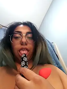 Snapshot of Lovelyrainn chatting on 09-19-25, 05:13 Lovelyrainn online show from 09-19-25, 05:13