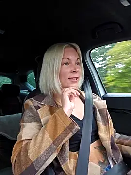 Snapshot of Sunny-Sin chatting on 09-29-25, 08:19 Sunny-Sin online show from 09-29-25, 08:19