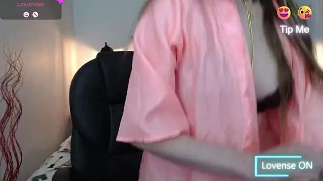 Snapshot of velvet__moon chatting on 09-22-25, 03:58 velvet moon online show from 09-22-25, 03:58