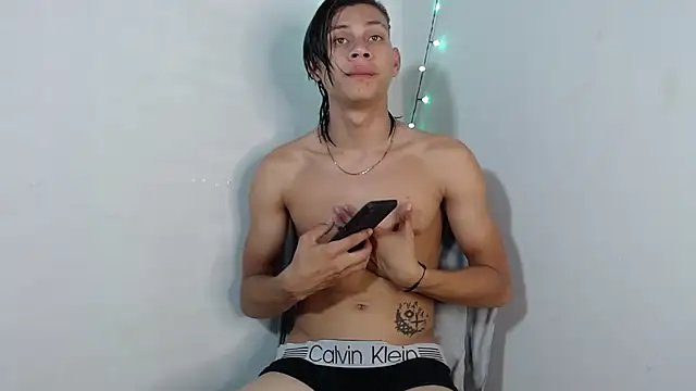 Snapshot of masterbrave420 chatting on 09-09-25, 04:01 masterbrave420 online show from 09-09-25, 04:01