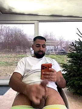 Snapshot of bignasthairy chatting on 12-20-25, 10:11 bignasthairy online show from 12-20-25, 10:11