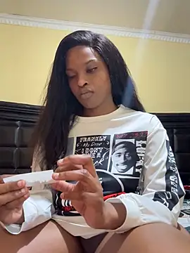 Snapshot of nia_long21 chatting on 10-07-25, 04:15 nia long21 online show from 10-07-25, 04:15