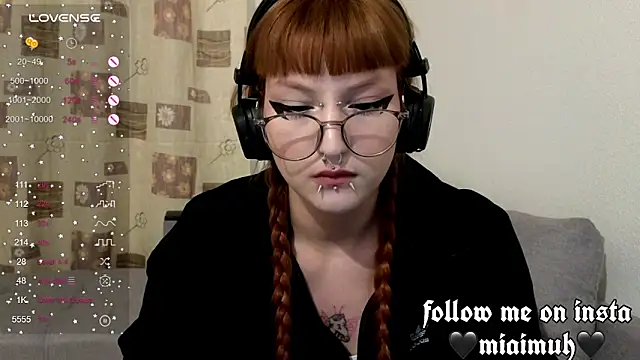 Snapshot of mia__yui chatting on 10-24-25, 08:16 mia yui online show from 10-24-25, 08:16