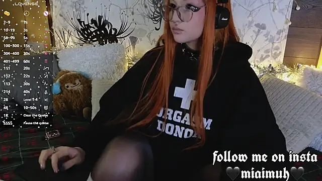 Snapshot of mia__yui chatting on 12-15-25, 12:26 mia yui online show from 12-15-25, 12:26