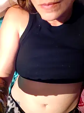 Snapshot of adrielleigh chatting on 10-15-25, 01:50 adrielleigh online show from 10-15-25, 01:50