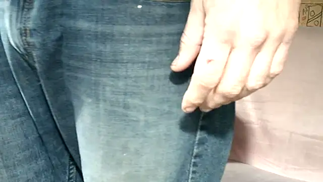 Snapshot of 2playforeplay chatting on 12-14-25, 01:00 2playforeplay online show from 12-14-25, 01:00