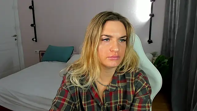 Marie Ellie online show from 03-23-26, 01:42