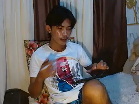 Skinnyguy03 online show from 12-21-25, 09:49